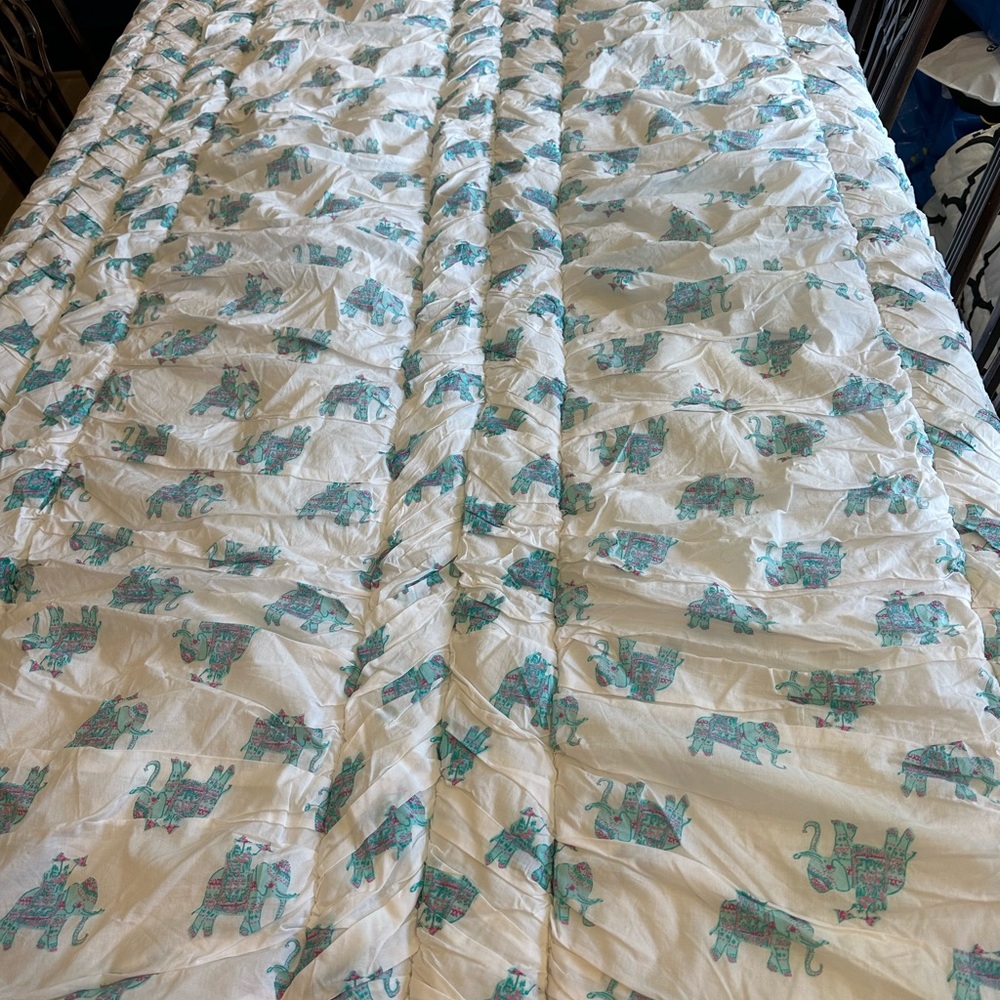 Lilly Pulitzer/Pottery Barn Teen Elephant Bazaar Twin Bedspread/Quilt
